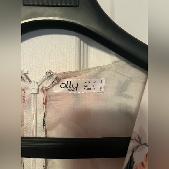 Floral Dress - Picture 3 of 4